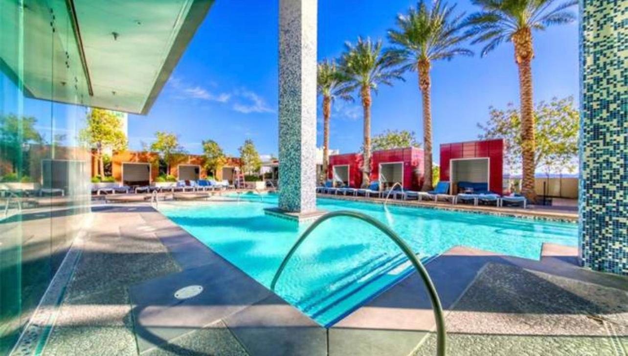 Luxe Balcony Strip View No Fee Apartment Las Vegas